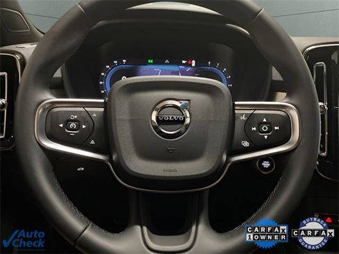 Used 2025 Volvo XC40 B5 Core image 29