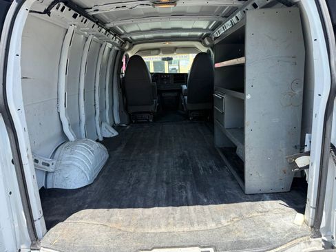Used 2013 Chevrolet Express 2500 RWD image 15