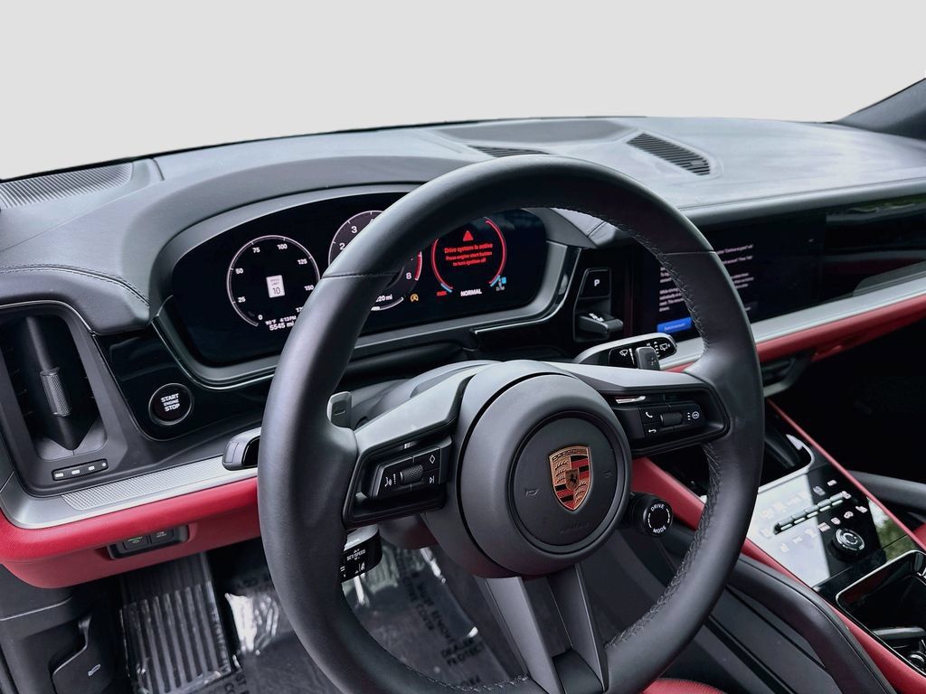 Certified 2025 Porsche Cayenne AWD/4WD image 4