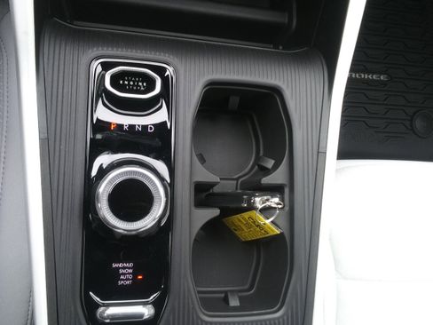 New 2026 Jeep Cherokee Laredo AWD/4WD image 15