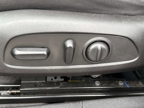 Used 2016 Chevrolet Malibu LT image 17