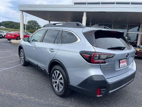 Used 2022 Subaru Outback Premium AWD/4WD image 4
