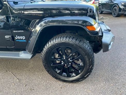 Used 2021 Jeep Wrangler Unlimited Sahara w/ Dual Top Group AWD/4WD image 25