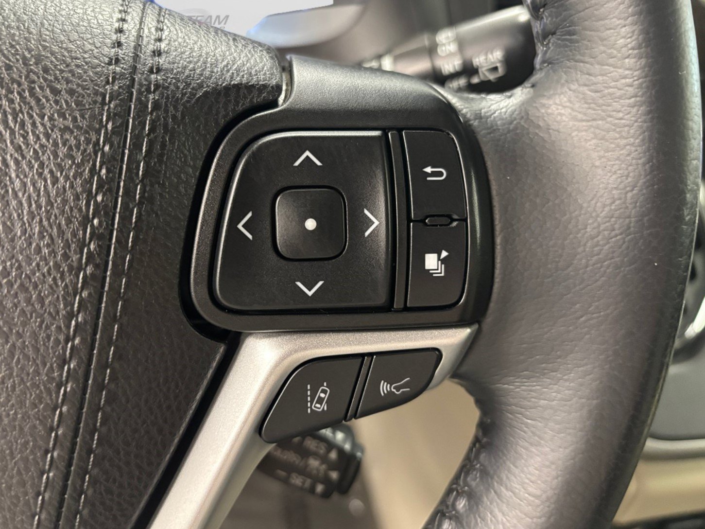 Used 2020 Toyota Sienna XLE FWD image 32