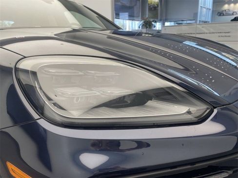 Certified 2025 Porsche Cayenne E-Hybrid Coupe image 3