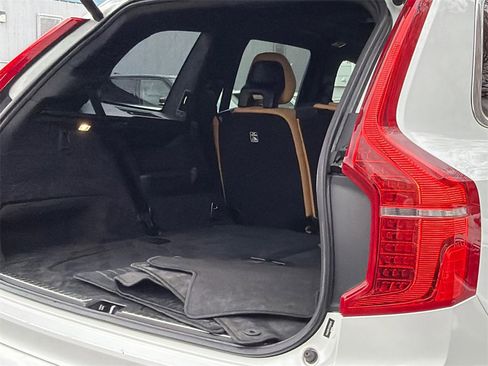 Used 2016 Volvo XC90 T6 Momentum image 9