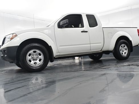 Used 2020 Nissan Frontier S image 23