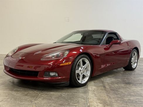 Used 2006 Chevrolet Corvette Coupe w/ Preferred Equipment Group RWD image 3