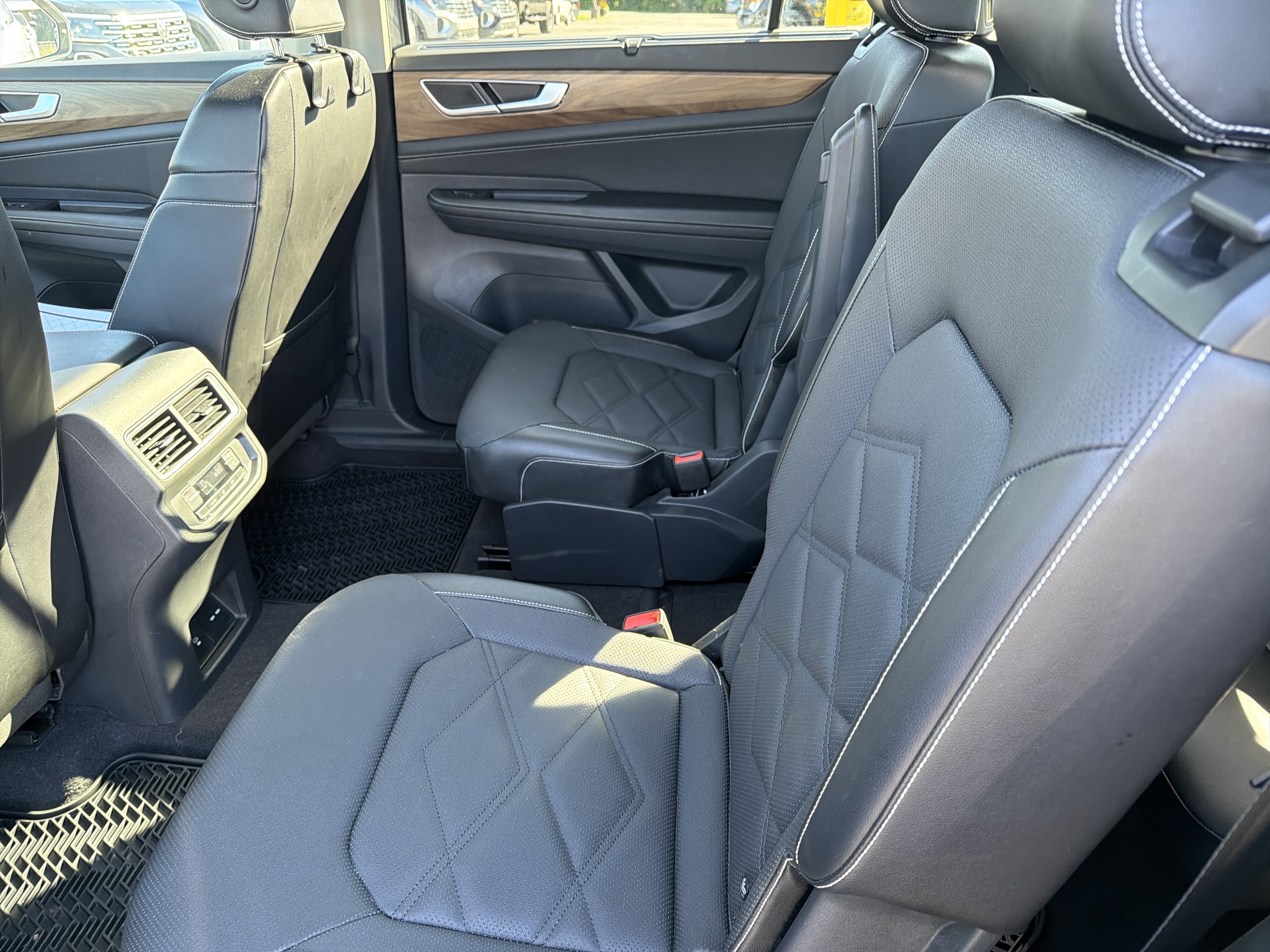 Used 2024 Volkswagen Atlas SE w/ Panoramic Sunroof Package AWD/4WD image 25