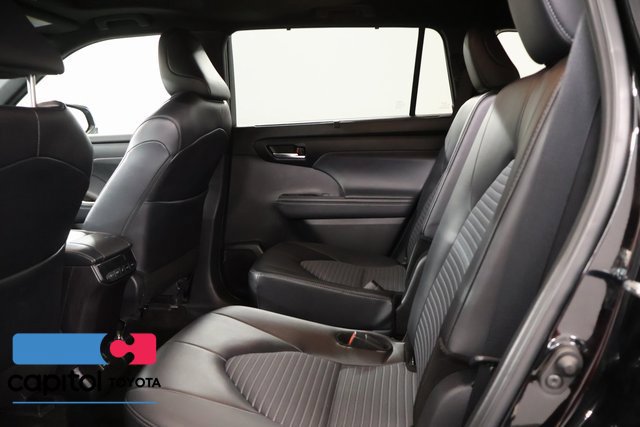 Used 2025 Toyota Highlander XSE AWD/4WD image 32