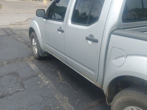 Used 2015 Nissan Frontier SV w/ SV Value Truck Package AWD/4WD image 7