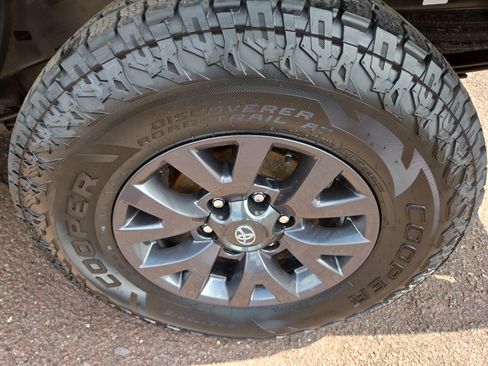 Certified 2023 Toyota Tacoma SR5 AWD/4WD image 11