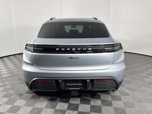 New 2025 Porsche Macan Electric RWD image 10