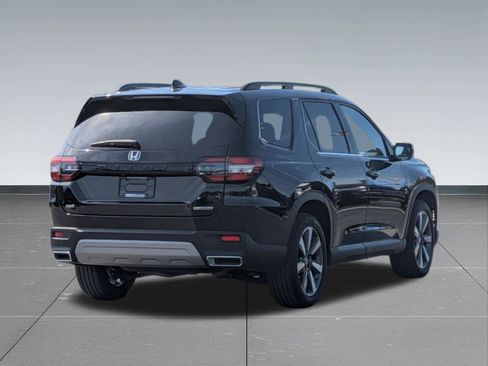 Certified 2025 Honda Pilot Touring image 5