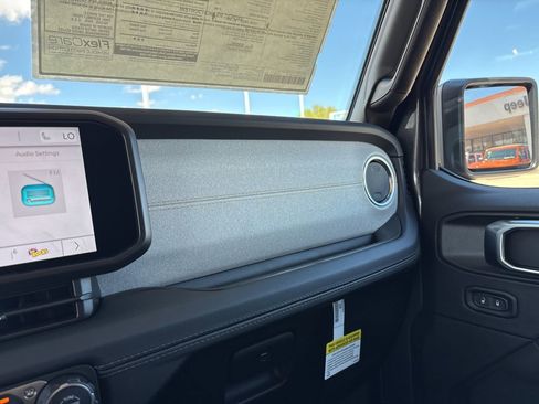 New 2025 Jeep Wrangler Unlimited Sahara AWD/4WD image 34