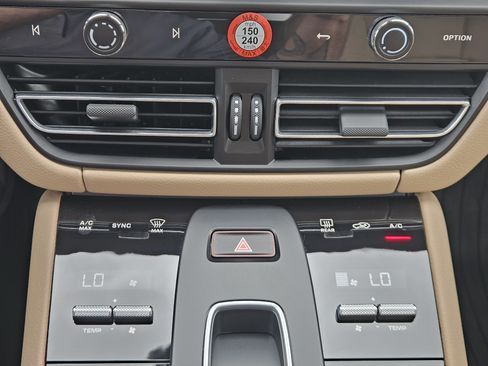 Certified 2026 Porsche Macan image 19