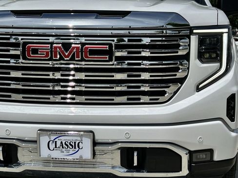 Used 2025 GMC Sierra 1500 Denali AWD/4WD image 9