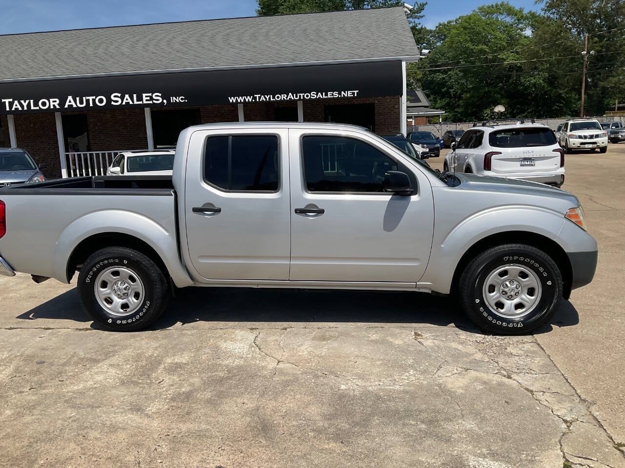 Used 2015 Nissan Frontier S RWD image 2