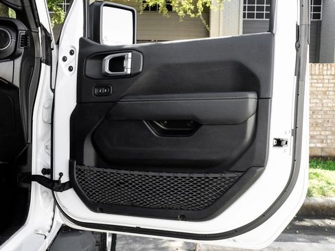 Used 2022 Jeep Wrangler Unlimited Sahara w/ LED Lighting Group image 57