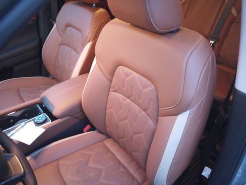 Used 2026 Nissan Pathfinder Platinum w/ Cargo Package image 30