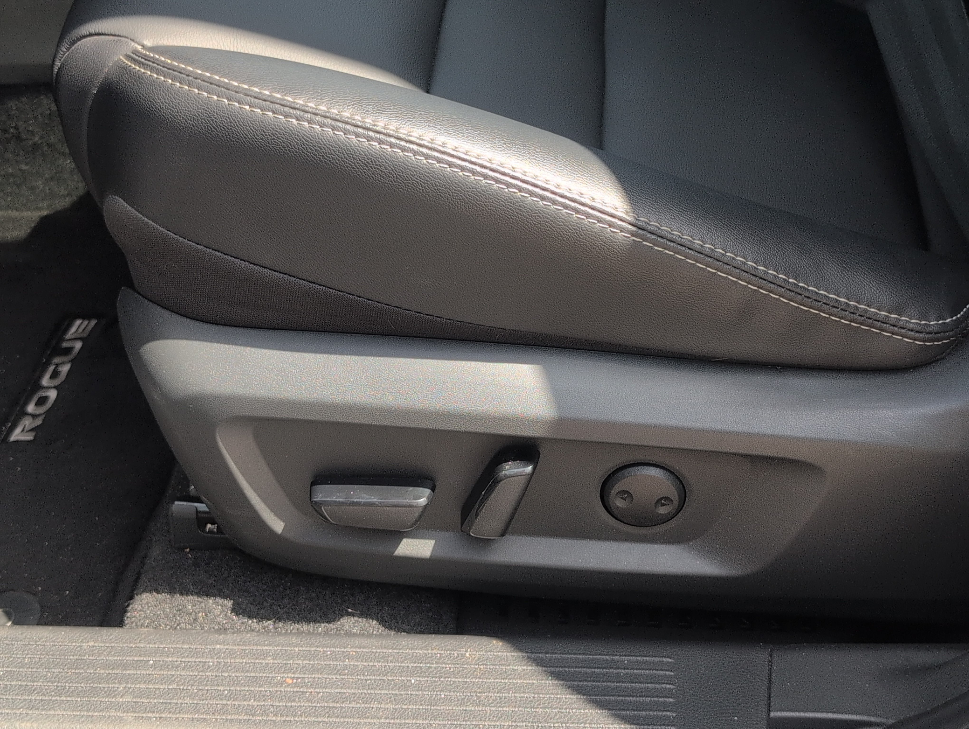 Used 2023 Nissan Rogue SL w/ SL Premium Package FWD image 15