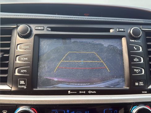 Used 2018 Toyota Highlander Limited FWD image 18