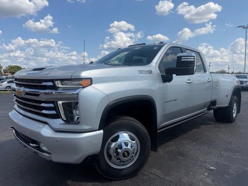 Used 2022 Chevrolet Silverado 3500 High Country AWD/4WD image 2