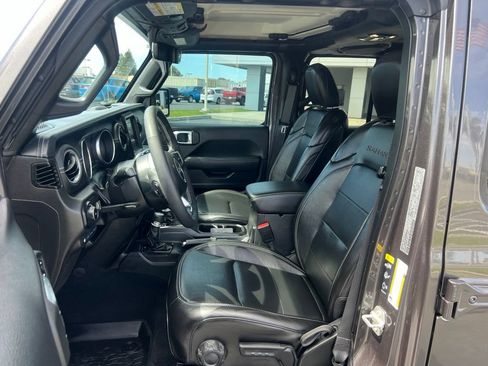 Used 2023 Jeep Wrangler Unlimited Sahara w/ Cold Weather Group AWD/4WD image 30