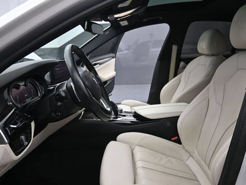 Used 2019 BMW 530e w/ Convenience Package RWD image 12