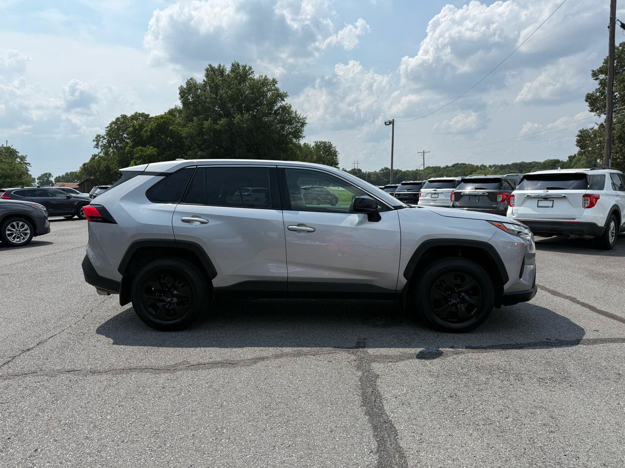 Used 2023 Toyota RAV4 LE FWD image 7