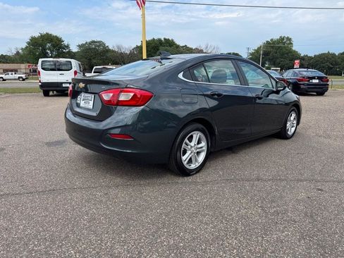 Used 2018 Chevrolet Cruze LT w/ Convenience Package FWD image 4