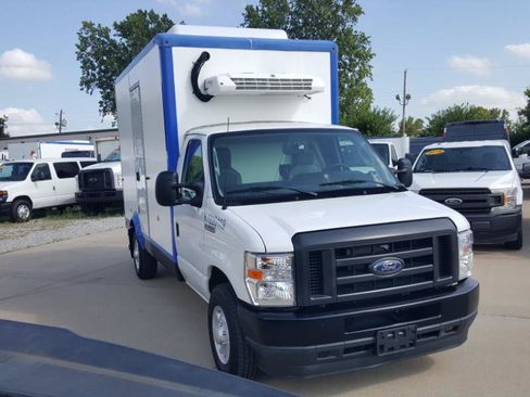 Used 2023 Ford E-350 and Econoline 350 Super Duty w/ Power Windows & Locks Group RWD image 5