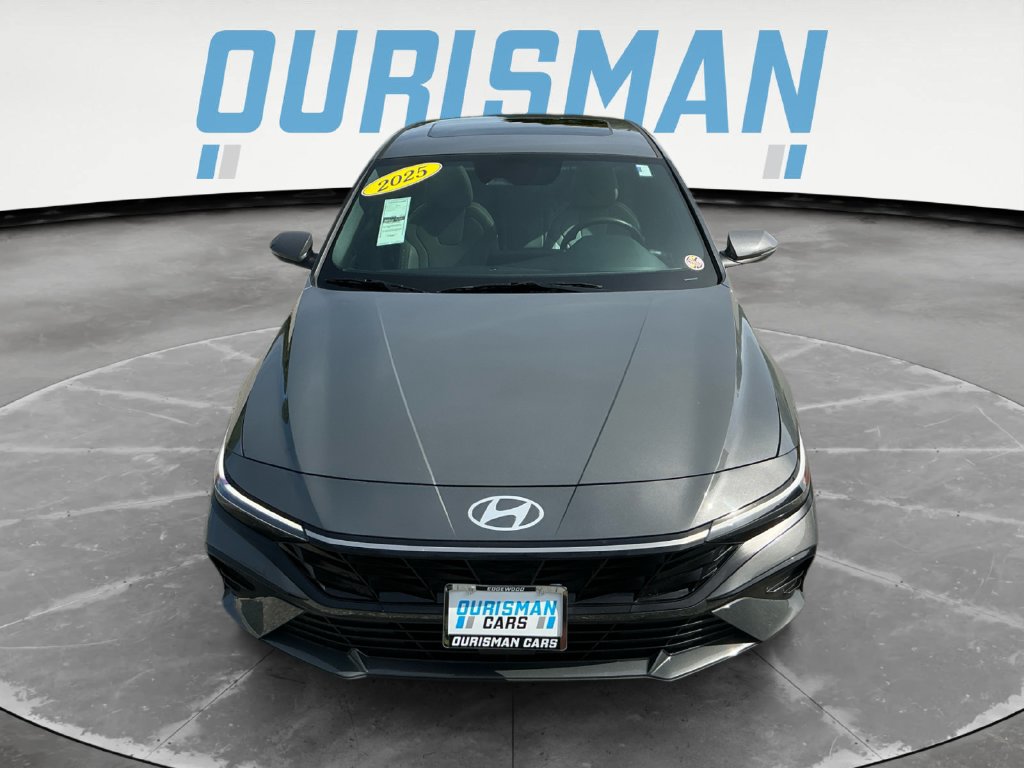 Used 2025 Hyundai Elantra Limited FWD image 9