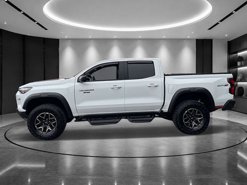 Certified 2024 Chevrolet Colorado ZR2 w/ ZR2 Convenience Package III AWD/4WD image 3