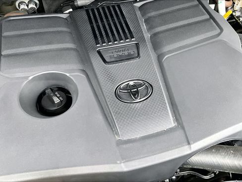 Used 2023 Toyota Tundra Platinum AWD/4WD image 31