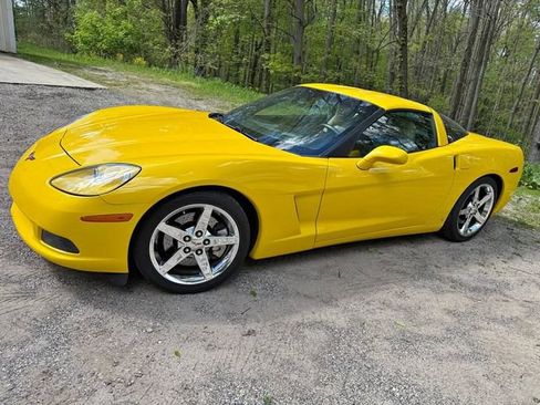 Used 2007 Chevrolet Corvette Coupe w/ Preferred Equipment Group RWD image 2