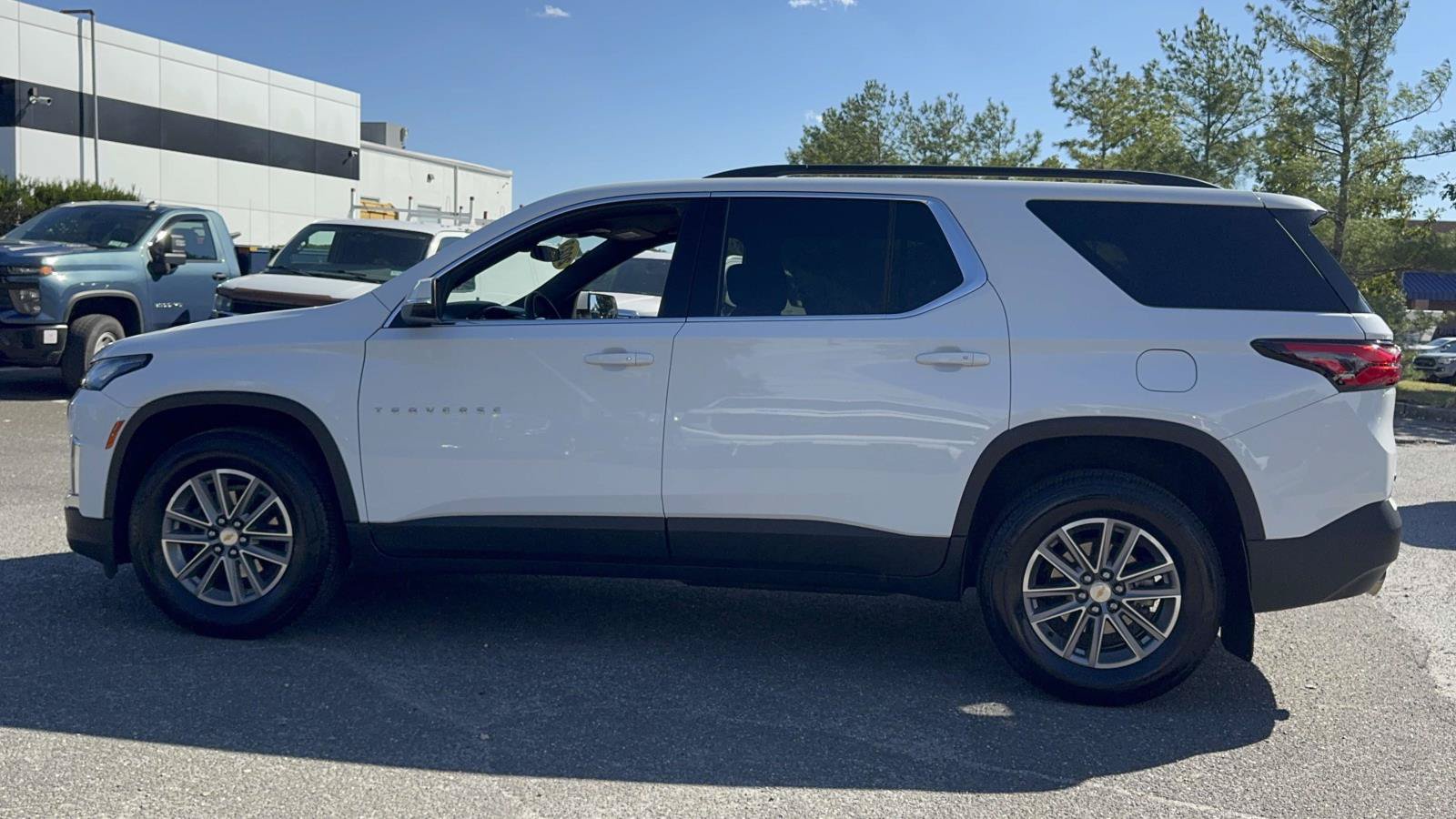 Used 2023 Chevrolet Traverse LT AWD/4WD image 4
