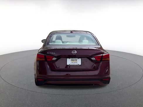 Used 2025 Nissan Altima 2.5 SV FWD image 12