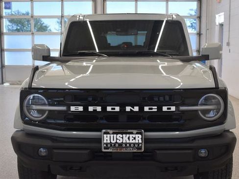 Used 2022 Ford Bronco Outer Banks AWD/4WD image 3