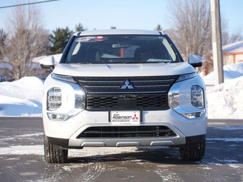 Used 2024 Mitsubishi Outlander SE image 8