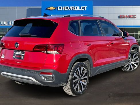 Used 2023 Volkswagen Taos SE w/ Panoramic Sunroof Package image 6