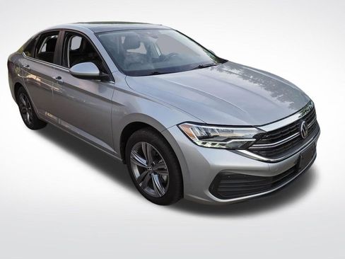 Used 2023 Volkswagen Jetta SE FWD image 4