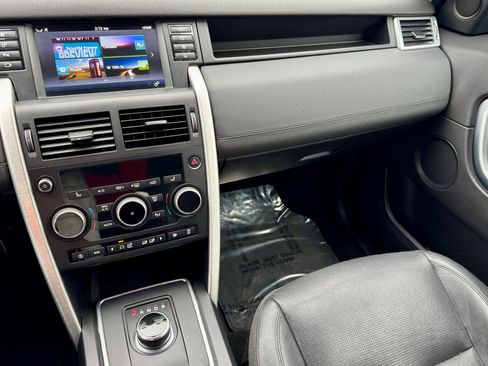 Used 2018 Land Rover Discovery Sport HSE image 32