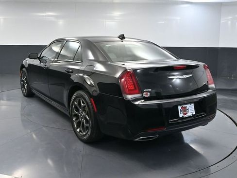 Used 2018 Chrysler 300 S image 8