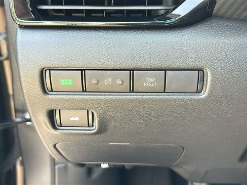 Used 2024 Nissan Sentra SV FWD image 14