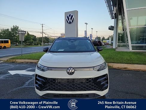 Used 2025 Volkswagen Tiguan SE R-Line AWD/4WD image 2