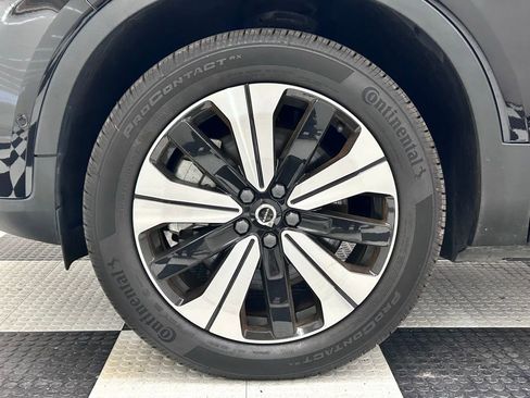 Used 2023 Volvo XC40 Recharge Plus image 8