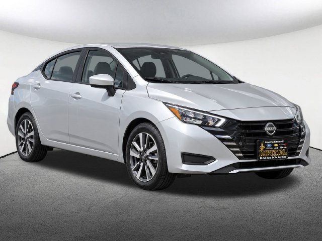 Used 2025 Nissan Versa SV FWD image 2