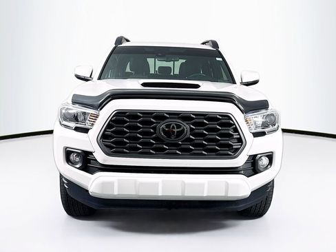 Used 2022 Toyota Tacoma TRD Sport w/ Technology Package image 2