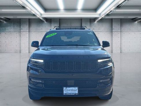 Used 2023 Jeep Wagoneer Series II AWD/4WD image 2